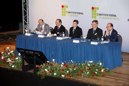 Mesa de abertura Confenis 2010