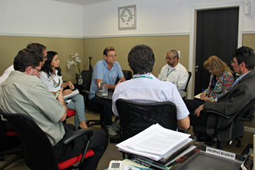 Comissão Avaliadora e dirigentes do IFB em reunião no gabinete da Reitoria