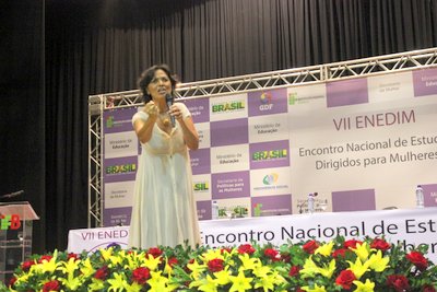 Apresentação de poesia no primeiro dia do Enedim
