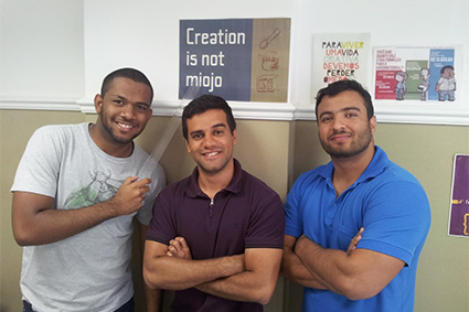 Na foto (esquerda para direita): Victor, Ítalo e Rodrigo. Eles fazem parte do setor de criação, ligado ao Núcleo de Comunicação Social (NUCS).